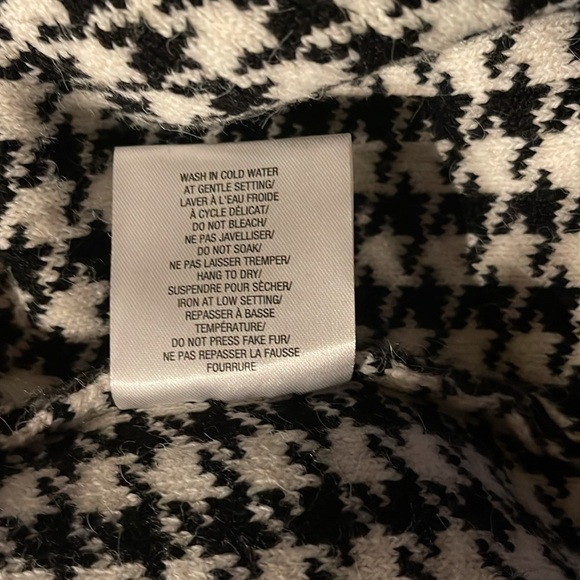 Jane and John L black & white houndstooth wrap belt jacket with faux fur - Picture 11 of 11